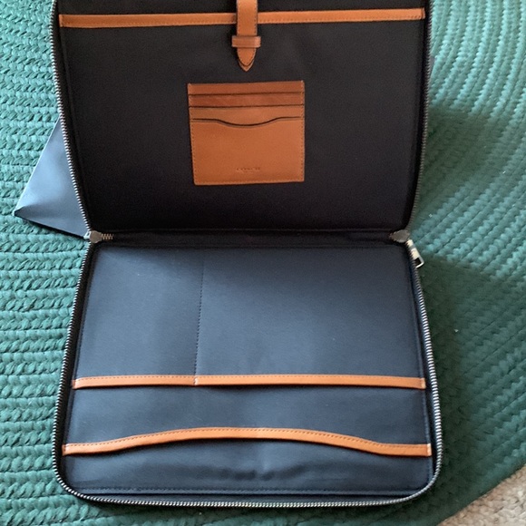 COACH messenger pouch. With credit card slots and storage pockets. Like NEW! - Picture 4 of 7